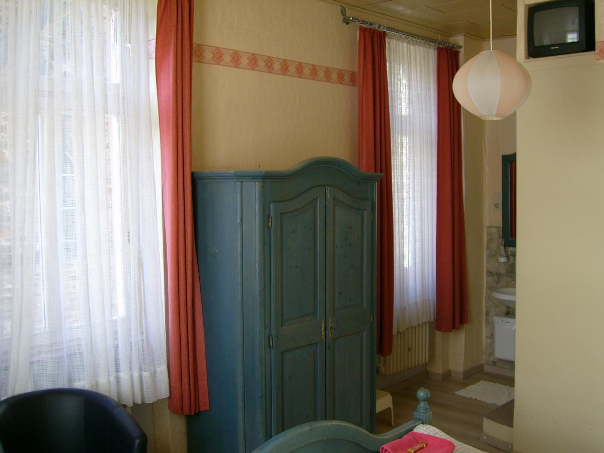 Gasthaus Zur Traube Hatzenport Room photo